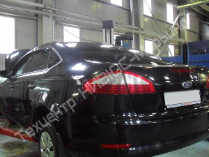 Замена опорных подшипников стоек передних амортизаторов на автомобиле Ford Mondeo